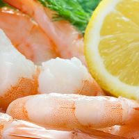 Fresh thawed shrimp with lemon