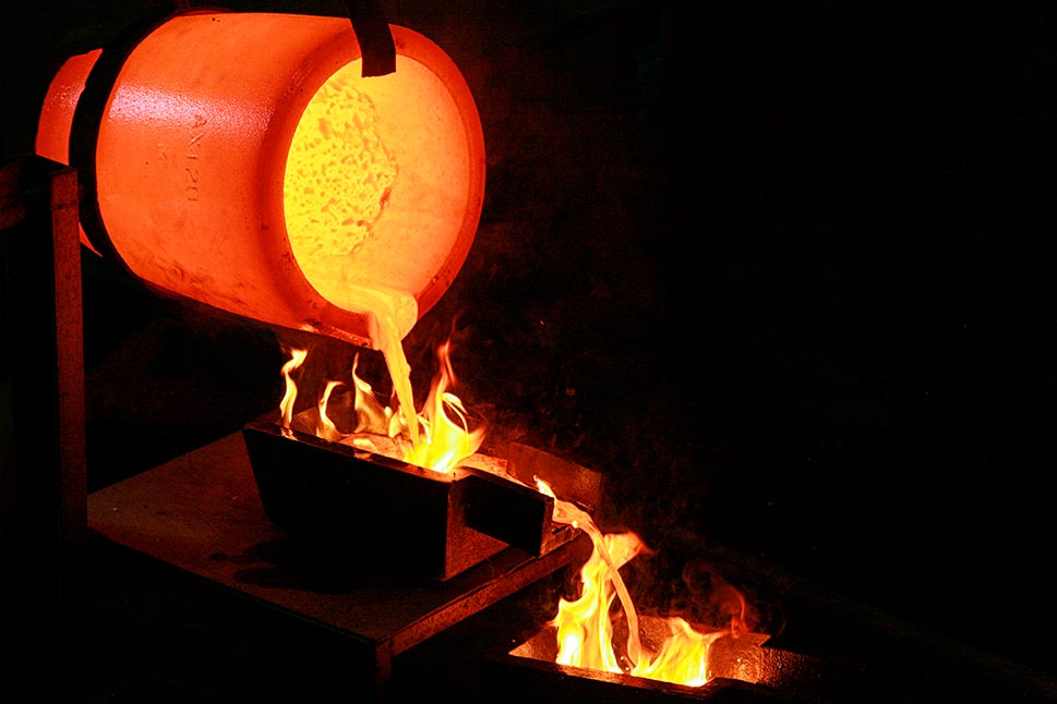 Transferring molten gold