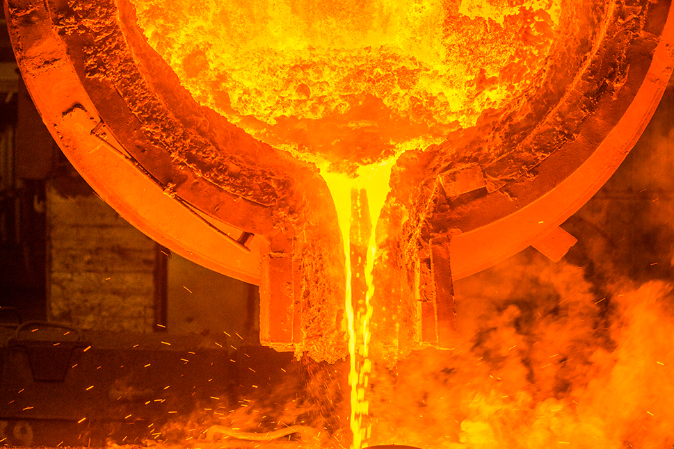 Pouring molten metal